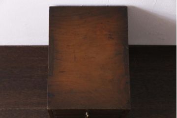 レトロ家具　昭和初期　古い木の質感が味わい深いレトロな小引き出し(小物収納、卓上収納)