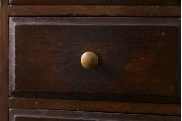 レトロ家具　昭和初期　古い木の質感が味わい深いレトロな小引き出し(小物収納、卓上収納)