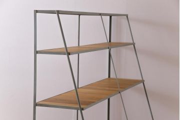 ラフジュ工房オリジナル　チーク材　シャビーなペイントがお洒落な台形アイアンラック(飾り棚、陳列棚)