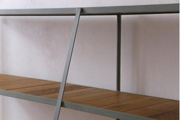 ラフジュ工房オリジナル　チーク材　シャビーなペイントがお洒落な台形アイアンラック(飾り棚、陳列棚)