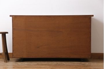 レトロ家具　昭和中期　レトロシックな雰囲気漂うローボード(収納棚、飾り棚)