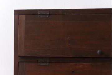 アンティーク家具　リメイク品　前面松材　古材の風合いが味わい深いパタパタ扉のキャビネット(戸棚、下駄箱、収納棚)