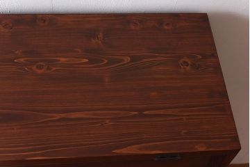 アンティーク家具　リメイク品　前面松材　古材の風合いが味わい深いパタパタ扉のキャビネット(戸棚、下駄箱、収納棚)(1)