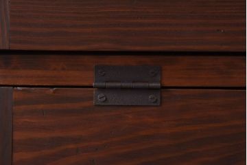 アンティーク家具　リメイク品　前面松材　古材の風合いが味わい深いパタパタ扉のキャビネット(戸棚、下駄箱、収納棚)(1)