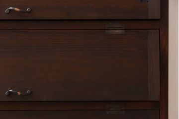 アンティーク家具　リメイク品　前面松材　古材の風合いが味わい深いパタパタ扉のキャビネット(戸棚、下駄箱、収納棚)(3)