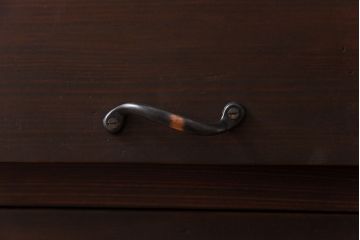 アンティーク家具　リメイク品　前面松材　古材の風合いが味わい深いパタパタ扉のキャビネット(戸棚、下駄箱、収納棚)(3)