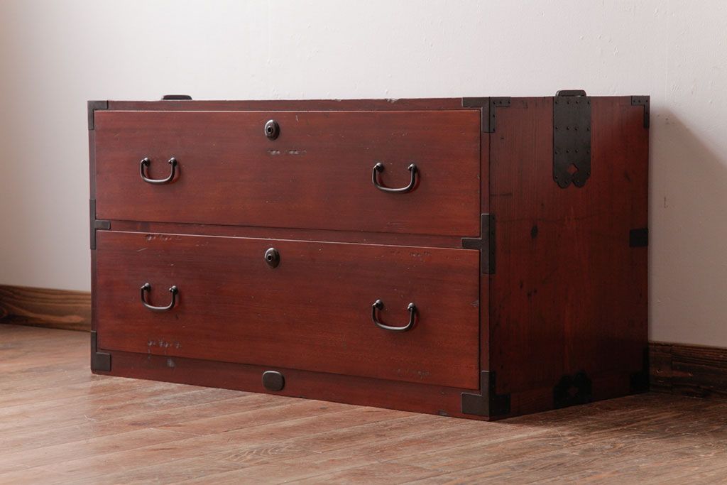 アンティーク家具　昭和初期　ヒノキ材　上品な雰囲気あふれる箪笥ローボード(チェスト、リビングボード、衣装箪笥)