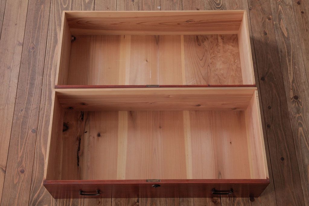 アンティーク家具　昭和初期　ヒノキ材　上品な雰囲気あふれる箪笥ローボード(チェスト、リビングボード、衣装箪笥)