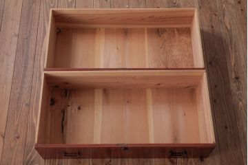 アンティーク家具　昭和初期　ヒノキ材　上品な雰囲気あふれる箪笥ローボード(チェスト、リビングボード、衣装箪笥)