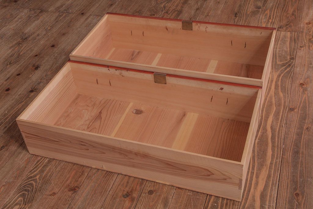 アンティーク家具　昭和初期　ヒノキ材　上品な雰囲気あふれる箪笥ローボード(チェスト、リビングボード、衣装箪笥)