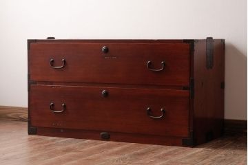 アンティーク家具　昭和初期　ヒノキ材　上品な雰囲気あふれる箪笥ローボード(チェスト、リビングボード、衣装箪笥)