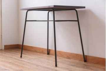 アンティーク家具　昭和中期　天板ヒノキ材　錆のついた風合いがお洒落な鉄脚テーブル(コーヒーテーブル、サイドテーブル、作業台)