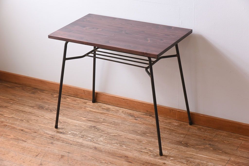 アンティーク家具　昭和中期　天板ヒノキ材　錆のついた風合いがお洒落な鉄脚テーブル(コーヒーテーブル、サイドテーブル、作業台)