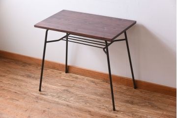 アンティーク家具　昭和中期　天板ヒノキ材　錆のついた風合いがお洒落な鉄脚テーブル(コーヒーテーブル、サイドテーブル、作業台)