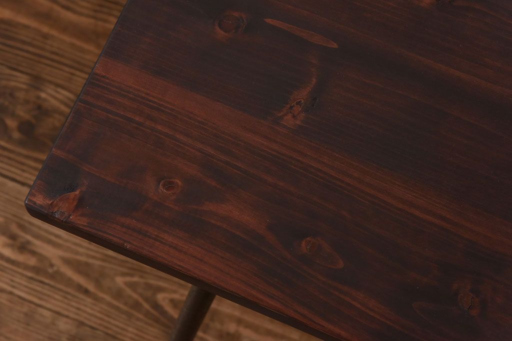 アンティーク家具　昭和中期　天板ヒノキ材　錆のついた風合いがお洒落な鉄脚テーブル(コーヒーテーブル、サイドテーブル、作業台)