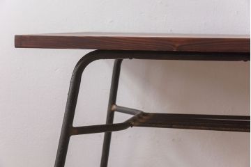 アンティーク家具　昭和中期　天板ヒノキ材　錆のついた風合いがお洒落な鉄脚テーブル(コーヒーテーブル、サイドテーブル、作業台)