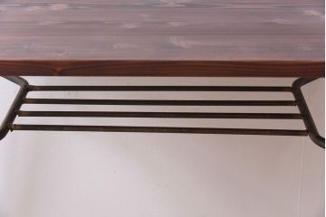 アンティーク家具　昭和中期　天板ヒノキ材　錆のついた風合いがお洒落な鉄脚テーブル(コーヒーテーブル、サイドテーブル、作業台)