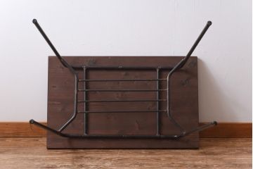 アンティーク家具　昭和中期　天板ヒノキ材　錆のついた風合いがお洒落な鉄脚テーブル(コーヒーテーブル、サイドテーブル、作業台)