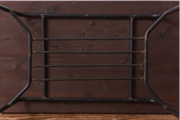 アンティーク家具　昭和中期　天板ヒノキ材　錆のついた風合いがお洒落な鉄脚テーブル(コーヒーテーブル、サイドテーブル、作業台)