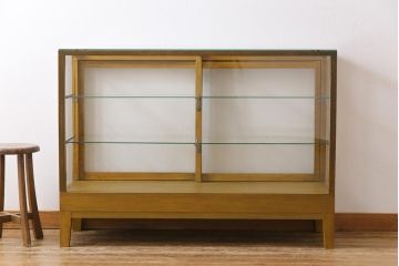 レトロ家具　昭和中期　ナラ材　レトロであたたかみのある雰囲気のガラスケース(陳列棚、飾り棚)