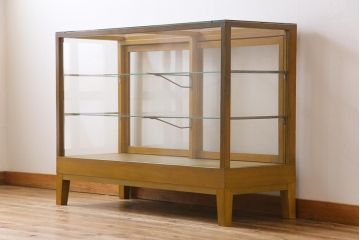 レトロ家具　昭和中期　ナラ材　レトロであたたかみのある雰囲気のガラスケース(陳列棚、飾り棚)