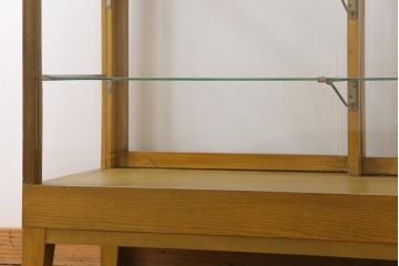 レトロ家具　昭和中期　ナラ材　レトロであたたかみのある雰囲気のガラスケース(陳列棚、飾り棚)