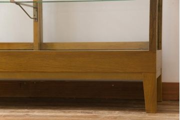 レトロ家具　昭和中期　ナラ材　レトロであたたかみのある雰囲気のガラスケース(陳列棚、飾り棚)