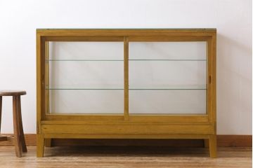 レトロ家具　昭和中期　ナラ材　レトロであたたかみのある雰囲気のガラスケース(陳列棚、飾り棚)