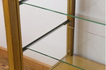 レトロ家具　昭和中期　ナラ材　レトロであたたかみのある雰囲気のガラスケース(陳列棚、飾り棚)