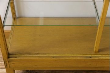 レトロ家具　昭和中期　ナラ材　レトロであたたかみのある雰囲気のガラスケース(陳列棚、飾り棚)
