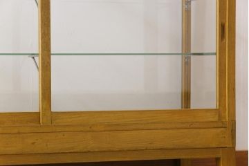 レトロ家具　昭和中期　ナラ材　レトロであたたかみのある雰囲気のガラスケース(陳列棚、飾り棚)