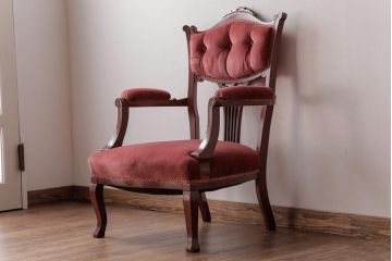 アンティーク家具　フランスアンティーク　マホガニー材　チッペンデール様式　優雅な佇まいのアームチェア(1人掛けソファ)