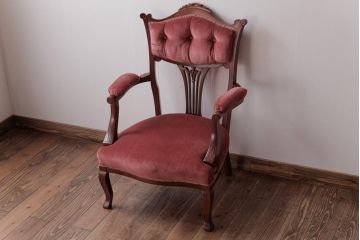 アンティーク家具　フランスアンティーク　マホガニー材　チッペンデール様式　優雅な佇まいのアームチェア(1人掛けソファ)