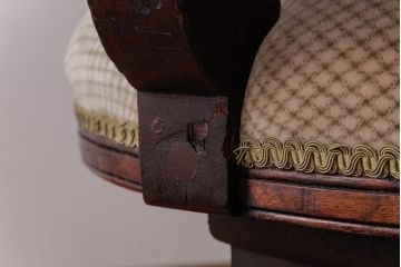 アンティーク家具　イギリスアンティーク　マホガニー材　重厚感と貫禄のあるキャスター付きチェア(アームチェア、椅子)