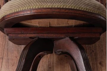 アンティーク家具　イギリスアンティーク　マホガニー材　重厚感と貫禄のあるキャスター付きチェア(アームチェア、椅子)
