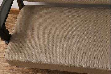 中古　神戸洋家具　永田良介商店　上質なつくりが魅力的なチロル型ソファ(3人掛けソファ)