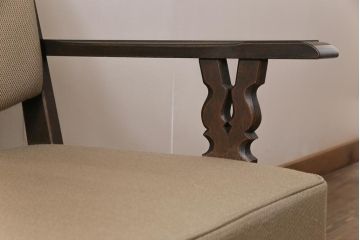 中古　神戸洋家具　永田良介商店　上質なつくりが魅力的なチロル型ソファ(3人掛けソファ)