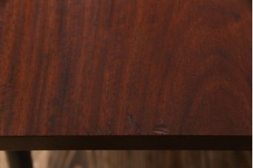 和製アンティーク　クスノキ材一枚板　味のある古材をリメイクした鉄脚ベンチ(板座チェア、ディスプレイ台)