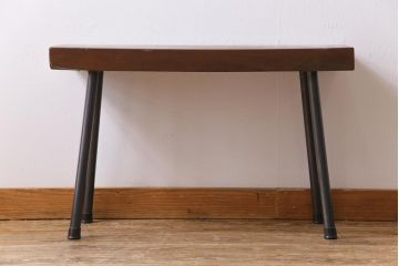 アンティーク雑貨　和製アンティーク　栃の木材一枚板　味のある古材をリメイクした鉄脚ベンチ(板座チェア、ディスプレイ台)