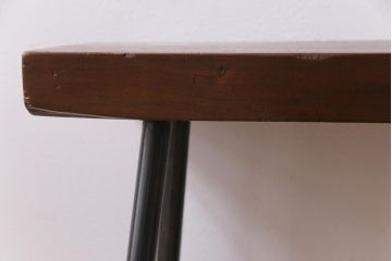 アンティーク雑貨　和製アンティーク　栃の木材一枚板　味のある古材をリメイクした鉄脚ベンチ(板座チェア、ディスプレイ台)