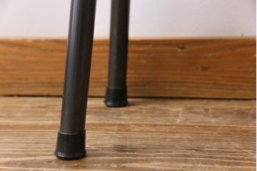 アンティーク雑貨　和製アンティーク　栃の木材一枚板　味のある古材をリメイクした鉄脚ベンチ(板座チェア、ディスプレイ台)