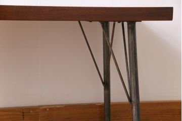 アンティーク家具　昭和中期　楠木材一枚板　シンプルなデザインが取り入れやすい鉄脚テーブル(サイドテーブル、ローテーブル、ベンチ)