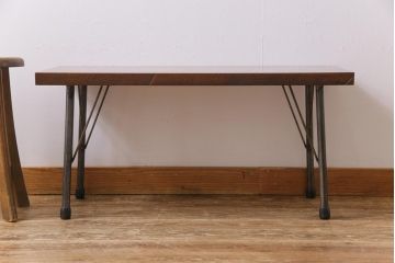 アンティーク家具　昭和中期　楠木材一枚板　シンプルなデザインが取り入れやすい鉄脚テーブル(サイドテーブル、ローテーブル、ベンチ)