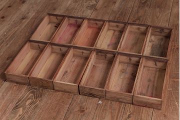 アンティーク家具　古民具・骨董　明治期　小振り　味わい深い風合いが魅力のアンティーク薬箪笥(小引き出し)