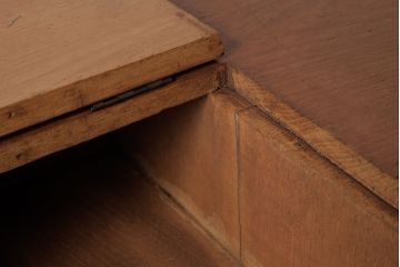 アンティーク雑貨　昭和レトロ　蓋付き収納部が備わった味わいのある小引き出し(小物収納)