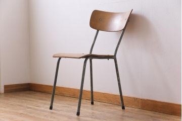 ヴィンテージ家具　イギリスビンテージ　ジャンク感が楽しめる使い込まれたスクールチェア(ワークチェア、板座チェア)