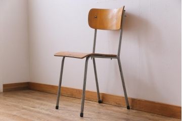 ヴィンテージ家具　イギリスビンテージ　ジャンク感が楽しめる使い込まれたスクールチェア(ワークチェア、板座チェア)(1)