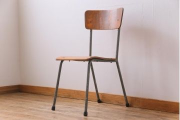ヴィンテージ家具　イギリスビンテージ　メンズライクなアレンジにおすすめのスクールチェア(ワークチェア、板座チェア)
