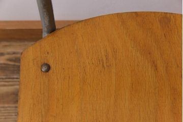 ヴィンテージ家具　イギリスビンテージ　メンズライクなアレンジにおすすめのスクールチェア(ワークチェア、板座チェア)