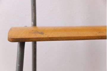 ヴィンテージ家具　イギリスビンテージ　メンズライクなアレンジにおすすめのスクールチェア(ワークチェア、板座チェア)